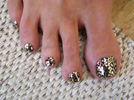 black-and-gold-toe-nail-designs-09_10 Modele de unghii negre și aurii