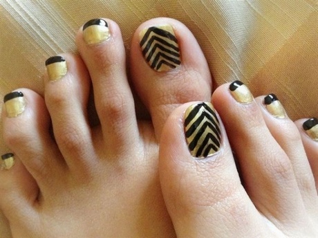 black-and-gold-toe-nail-designs-09_14 Modele de unghii negre și aurii