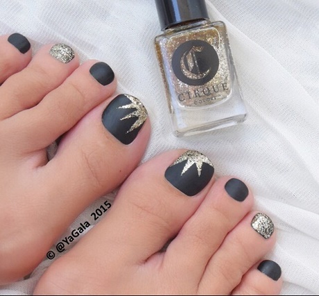black-and-gold-toe-nail-designs-09_6 Modele de unghii negre și aurii