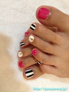 black-and-gold-toe-nail-designs-09_9 Modele de unghii negre și aurii