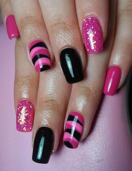 Modele de unghii negre și roz