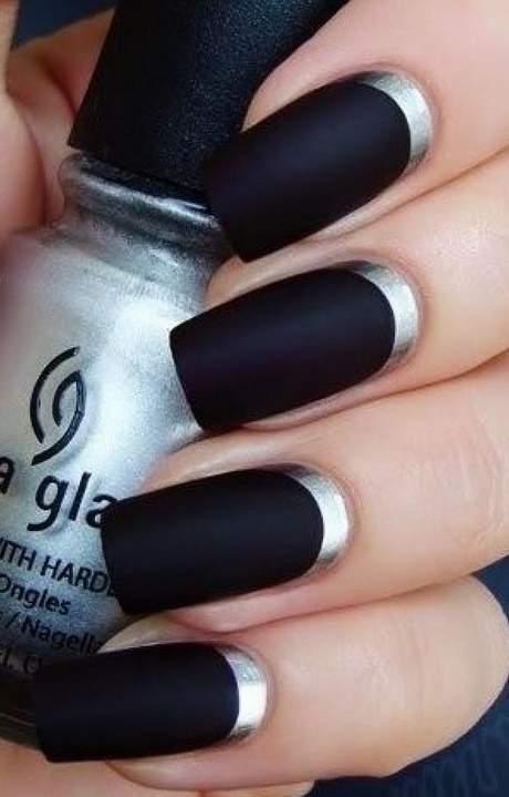 black-and-silver-manicure-14_18 Manichiură neagră și argintie