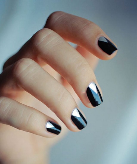 black-and-silver-nail-art-designs-73_15 Modele de unghii negre și argintii