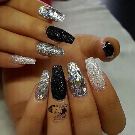 black-and-silver-nail-ideas-40_6 Idei de unghii negre și argintii