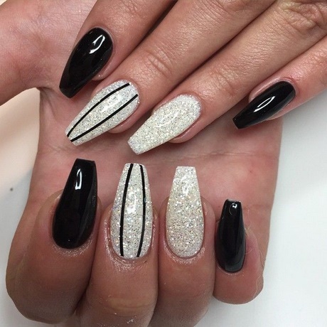 black-and-white-and-silver-nail-designs-85_19 Modele de unghii alb - negru și argintiu