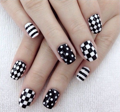 black-and-white-fingernails-75_18 Unghii alb-negru