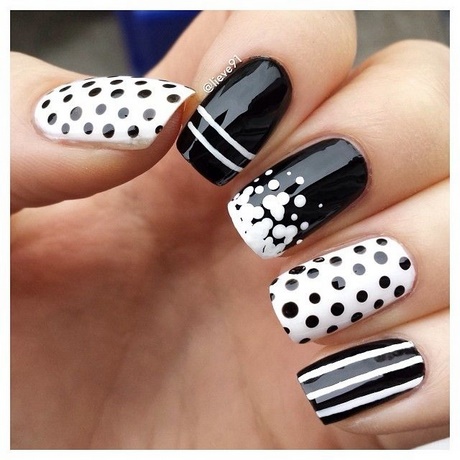 black-and-white-striped-nails-08 Unghii cu dungi alb-negru