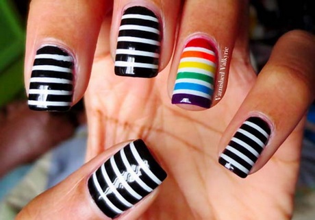 black-and-white-striped-nails-08_11 Unghii cu dungi alb-negru