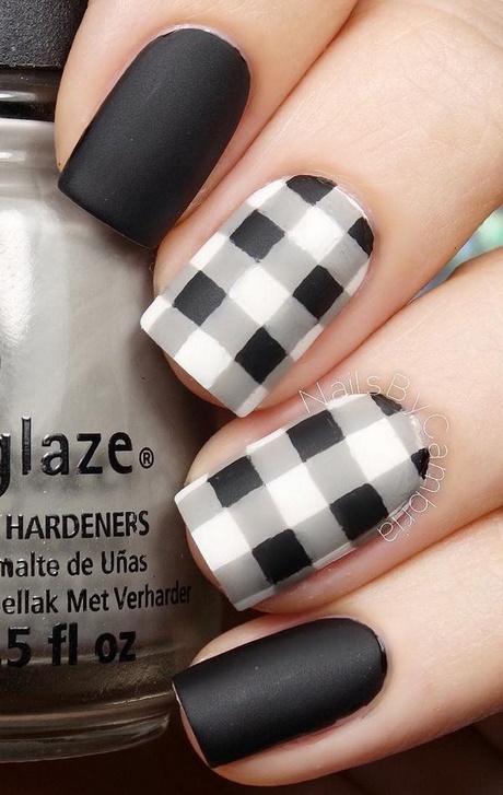 black-nail-polish-with-white-design-12_5 Lac de unghii negru cu design alb