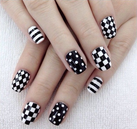 black-nail-polish-with-white-design-12_9 Lac de unghii negru cu design alb