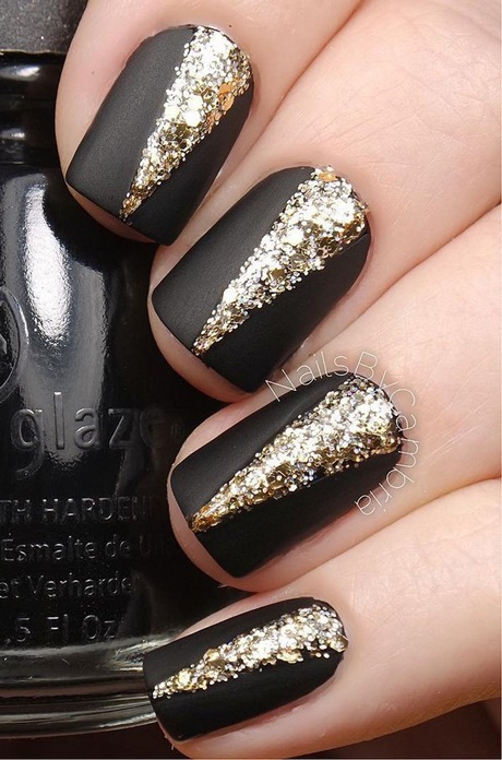 black-white-and-gold-nail-designs-26 Modele de unghii alb-negru și auriu