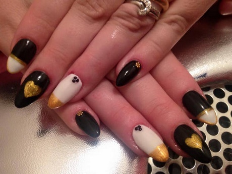 black-white-and-gold-nail-designs-26_15 Modele de unghii alb-negru și auriu