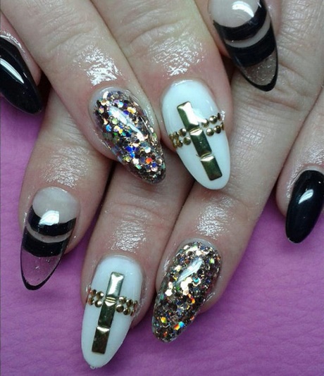 black-white-and-gold-nail-designs-26_17 Modele de unghii alb-negru și auriu