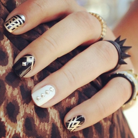 black-white-and-gold-nail-designs-26_9 Modele de unghii alb-negru și auriu