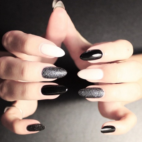 black-white-and-gray-nail-designs-88_18 Modele de unghii alb-negru și gri