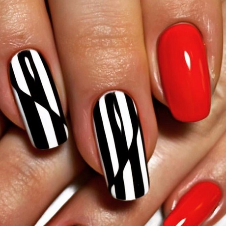 black-white-and-red-nail-art-39_16 Negru alb și roșu nail art
