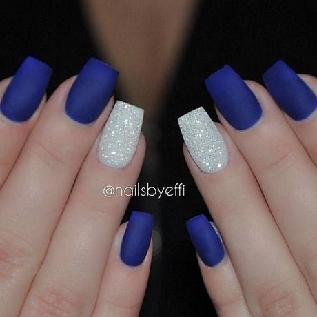 blue-and-white-nail-polish-designs-12_19 Modele de lacuri de unghii albastre și albe