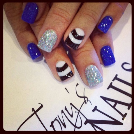 blue-black-and-white-nail-designs-75_2 Modele de unghii alb-negru albastru