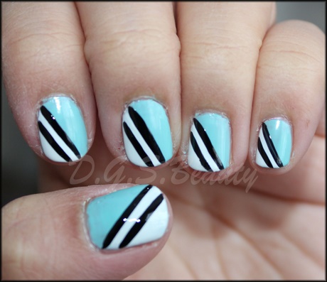 blue-black-and-white-nail-designs-75_5 Modele de unghii alb-negru albastru
