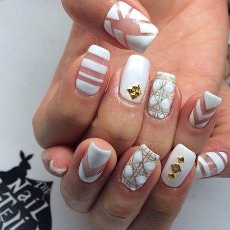 cool-white-nails-85_17 Unghii albe reci