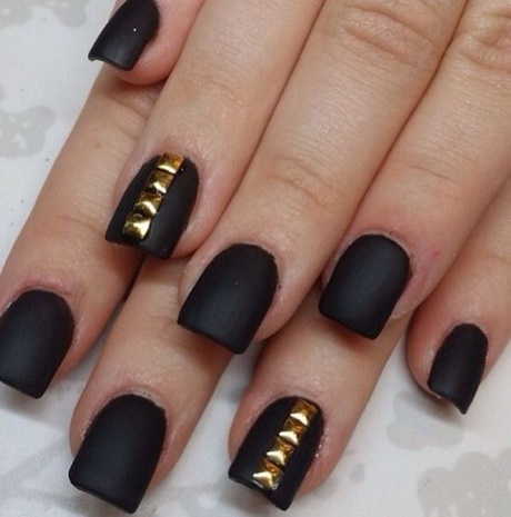 cute-black-and-gold-nail-designs-39_15 Modele drăguțe de unghii negre și aurii