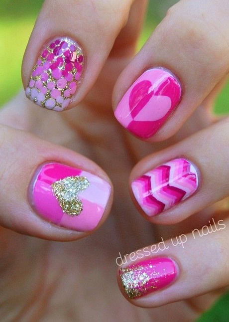 dark-pink-nail-designs-76_19 Modele de unghii roz închis