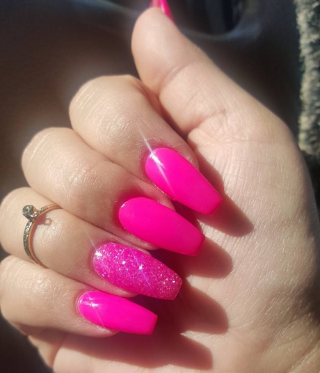 dark-pink-nails-04_8 Unghii roz închis