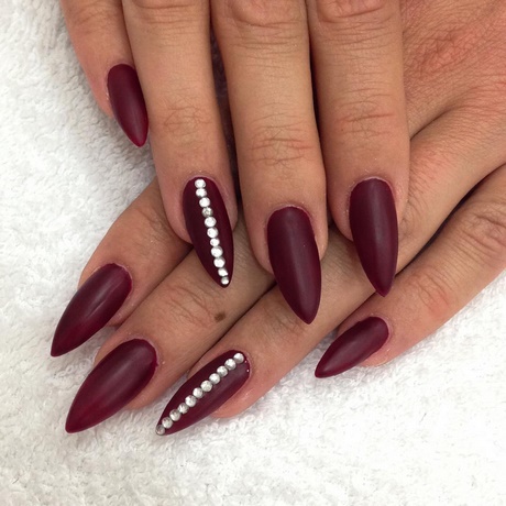 dark-red-nail-designs-66_11 Modele de unghii roșu închis