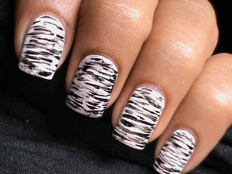 easy-nail-designs-black-and-white-01_20 Design ușor de unghii alb-negru