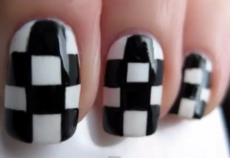 Ușor alb nail art