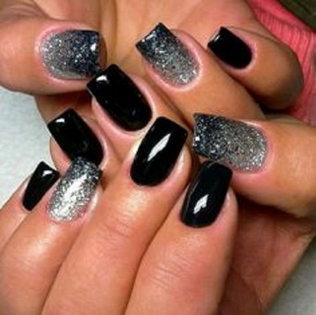 elegant-black-nails-29_14 Unghii negre elegante