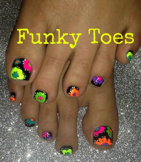 flower-designs-for-toenails-05_13 Modele de flori pentru unghiile de la picioare