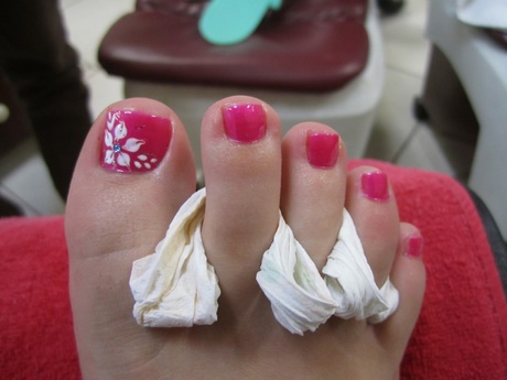 flower-designs-for-toenails-05_9 Modele de flori pentru unghiile de la picioare