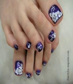 flower-nail-designs-for-toes-16_20 Modele de unghii de flori pentru degetele de la picioare