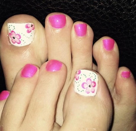 flower-nail-designs-for-toes-16_6 Modele de unghii de flori pentru degetele de la picioare