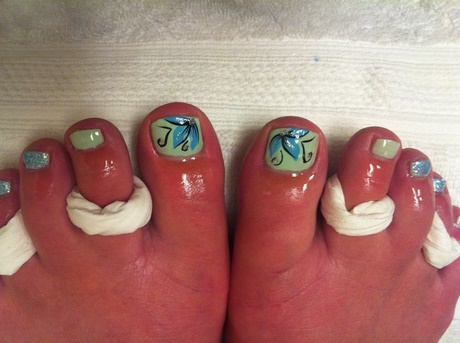 flower-nail-designs-for-toes-16_9 Modele de unghii de flori pentru degetele de la picioare