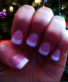 french-manicure-designs-with-diamonds-83_15 Modele de manichiură franceză cu diamante