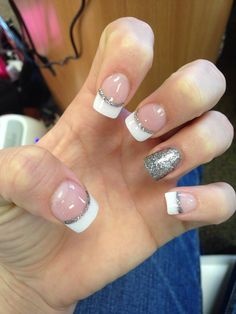 french-manicure-with-silver-glitter-46_16 Manichiura franceză cu sclipici de argint