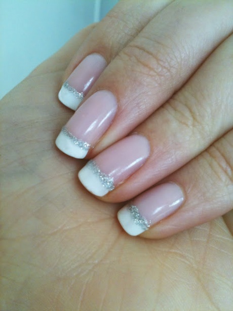 french-manicure-with-silver-glitter-46_20 Manichiura franceză cu sclipici de argint