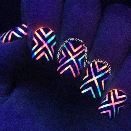 glow-nail-art-08_15 Glow nail art
