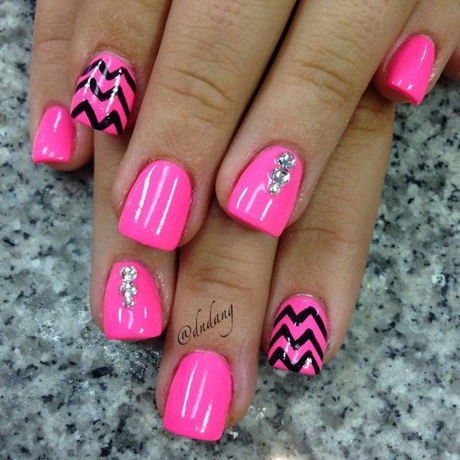 hot-pink-and-black-nails-35 Hot roz și unghii negre