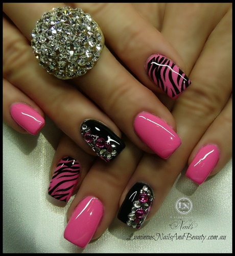 hot-pink-and-black-nails-35_13 Hot roz și unghii negre