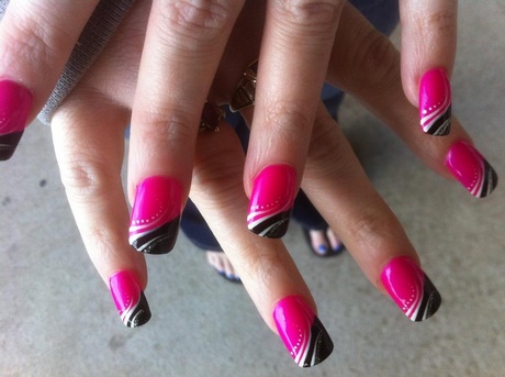 hot-pink-and-black-nails-35_14 Hot roz și unghii negre