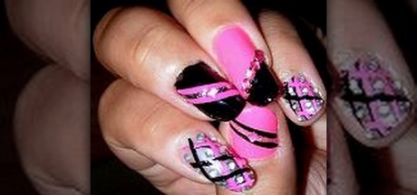 hot-pink-and-black-nails-35_17 Hot roz și unghii negre