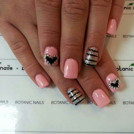 light-pink-and-black-nail-designs-44_16 Modele de unghii roz și negru