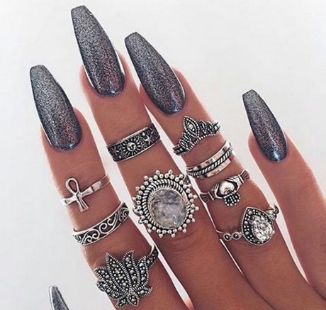 matte-black-and-silver-nails-58_20 Unghii negre și argintii mat
