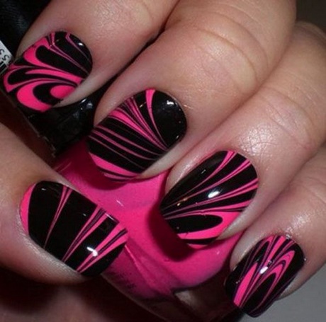 Nail art negru și roz