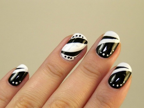 nail-art-designs-with-black-and-white-43_9 Nail art modele cu alb-negru