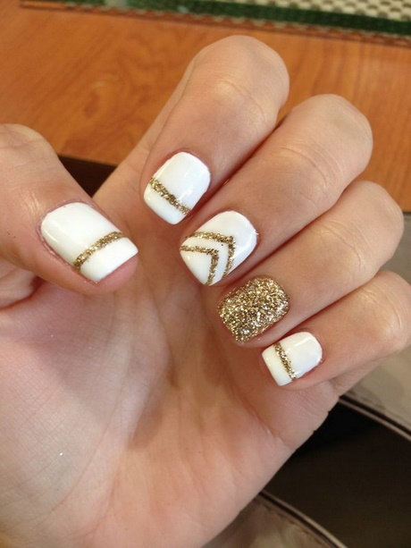 nail-art-gold-and-white-39_18 Nail art aur și alb
