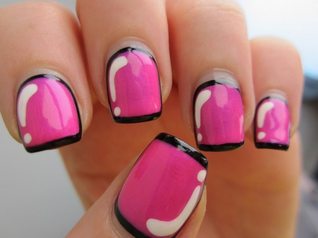 nail-art-on-pink-nail-paint-20_15 Nail art pe vopsea de unghii roz